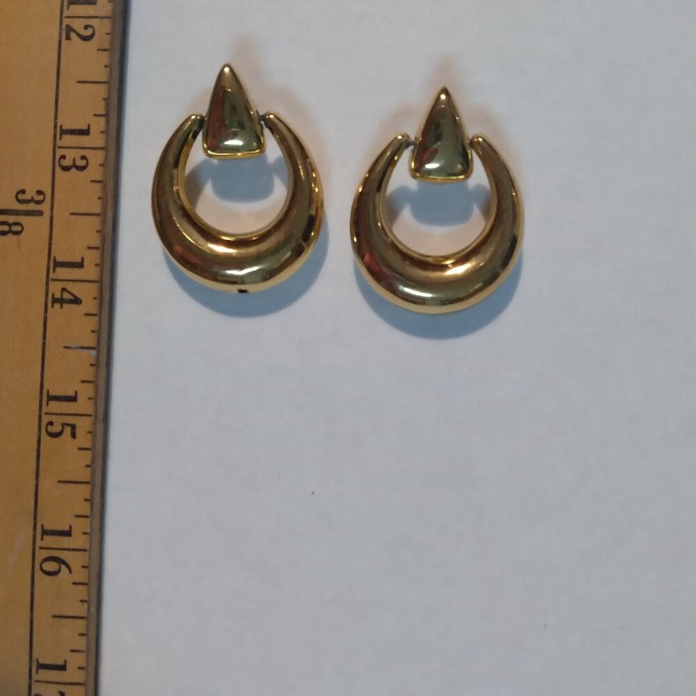 Monet - clip earrings - vintage
